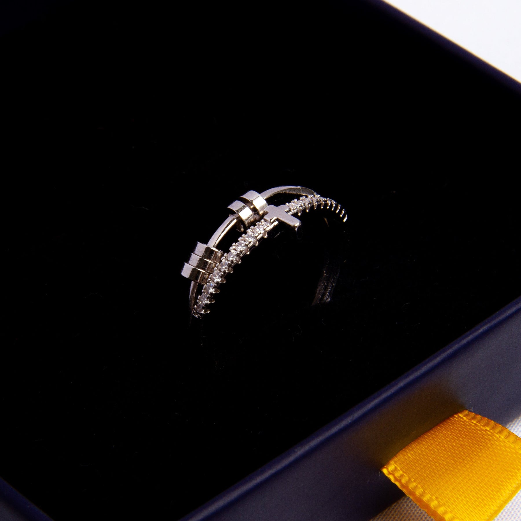 Anillo Anti Ansiedad Cruz Bañado en Oro 18K