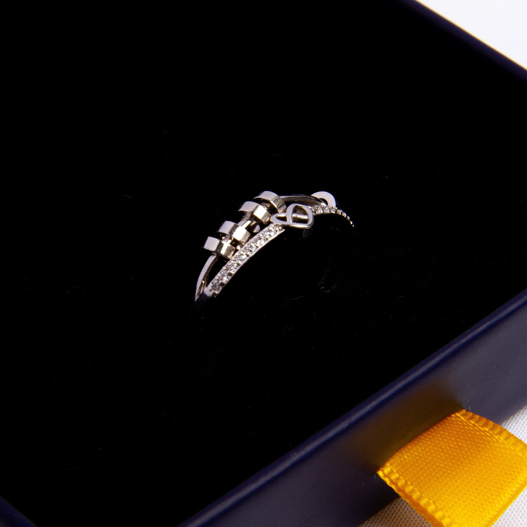 Anillo Antiestrés Amor Infinito Bañado en Oro 18K