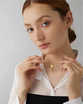 Hoy es Tu Día - Collar Corazón Abrazado Bañado en Oro 18k