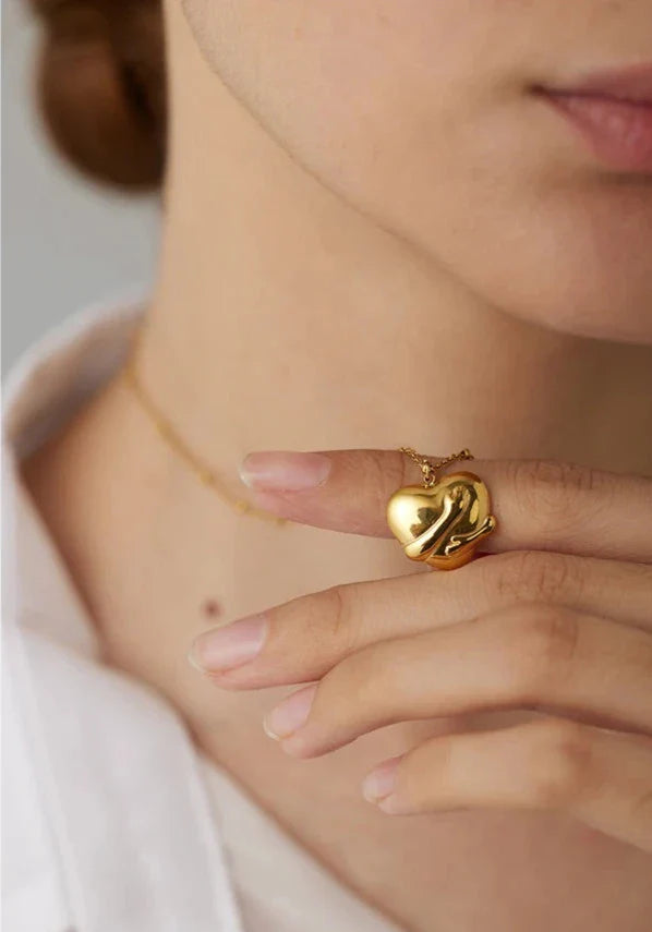 Hoy es Tu Día - Collar Corazón Abrazado Bañado en Oro 18k