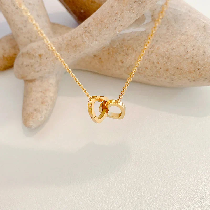 Hoy Es Tu Día - Collar Doble Corazones Entrelaçados Bañado En Oro 18k