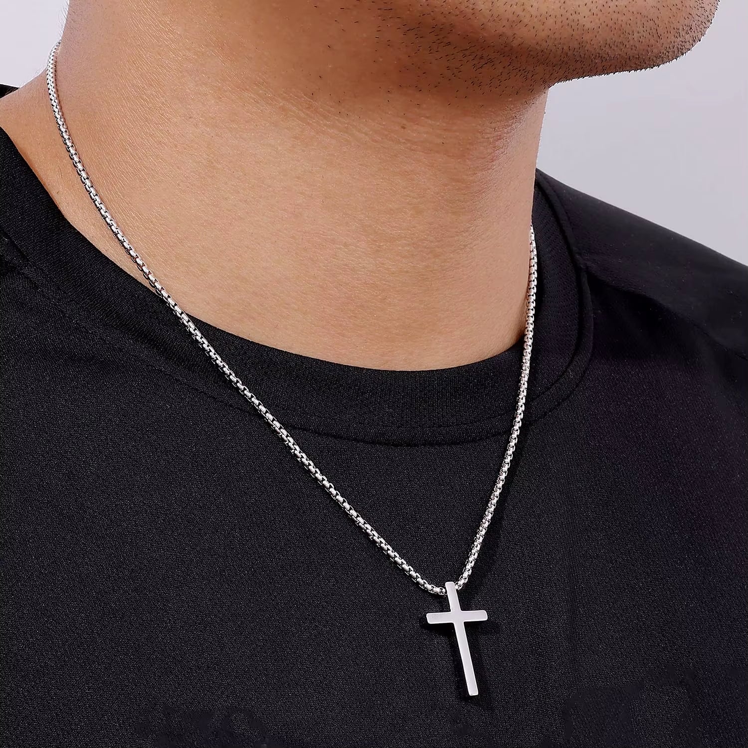 Collar Cruz Masculina Bañado en Oro Blanco 18k