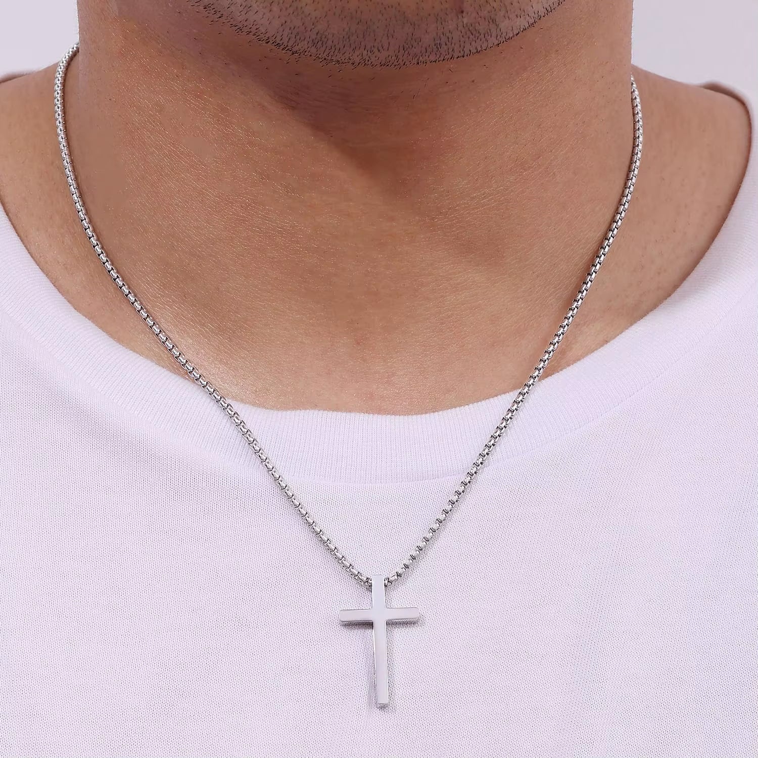 Collar Cruz Masculina Bañado en Oro Blanco 18k